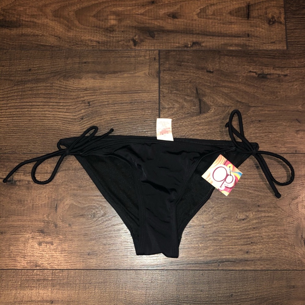 Bikini bottoms with tag